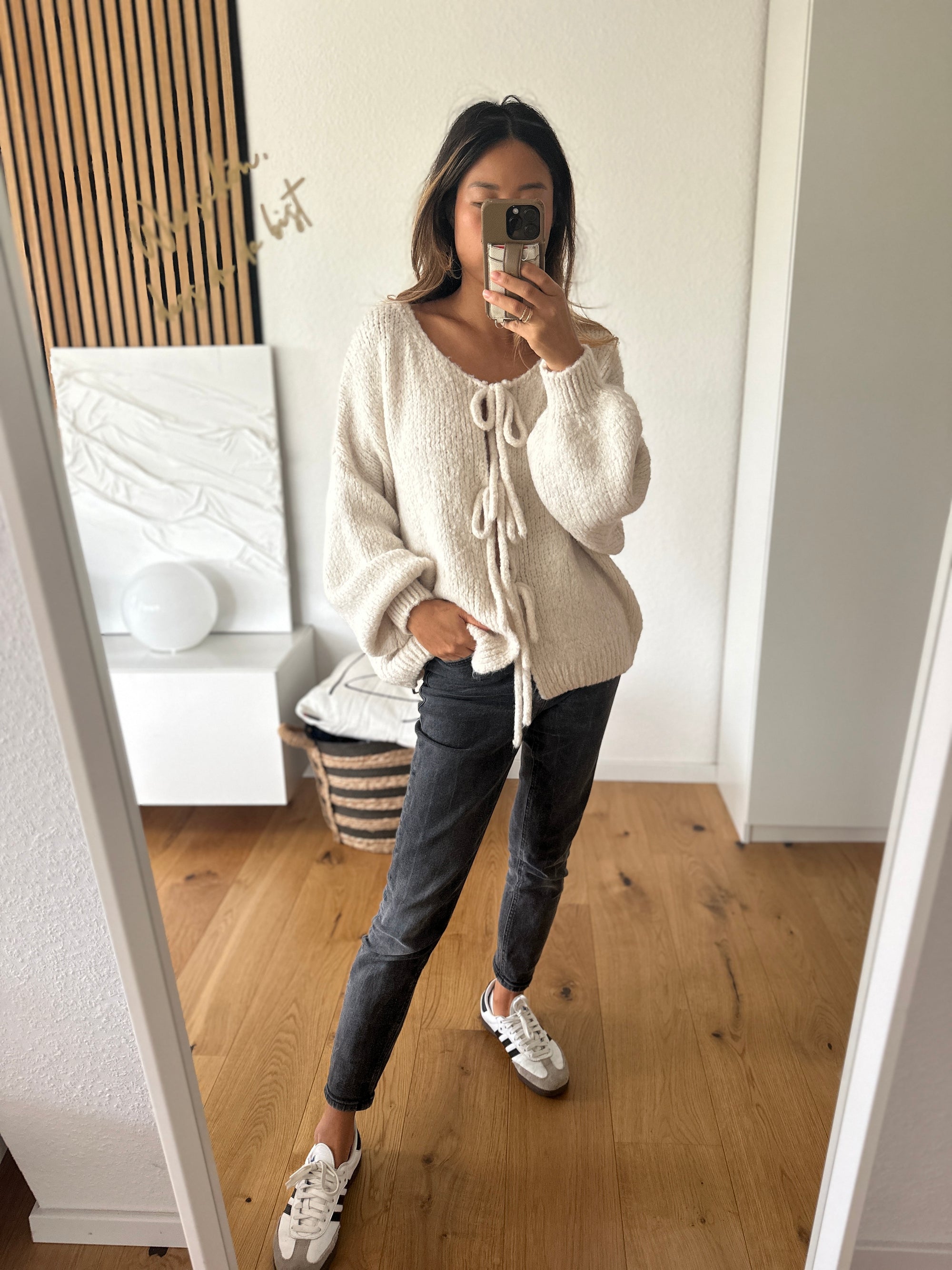 Cardigan mit Schleifen creme