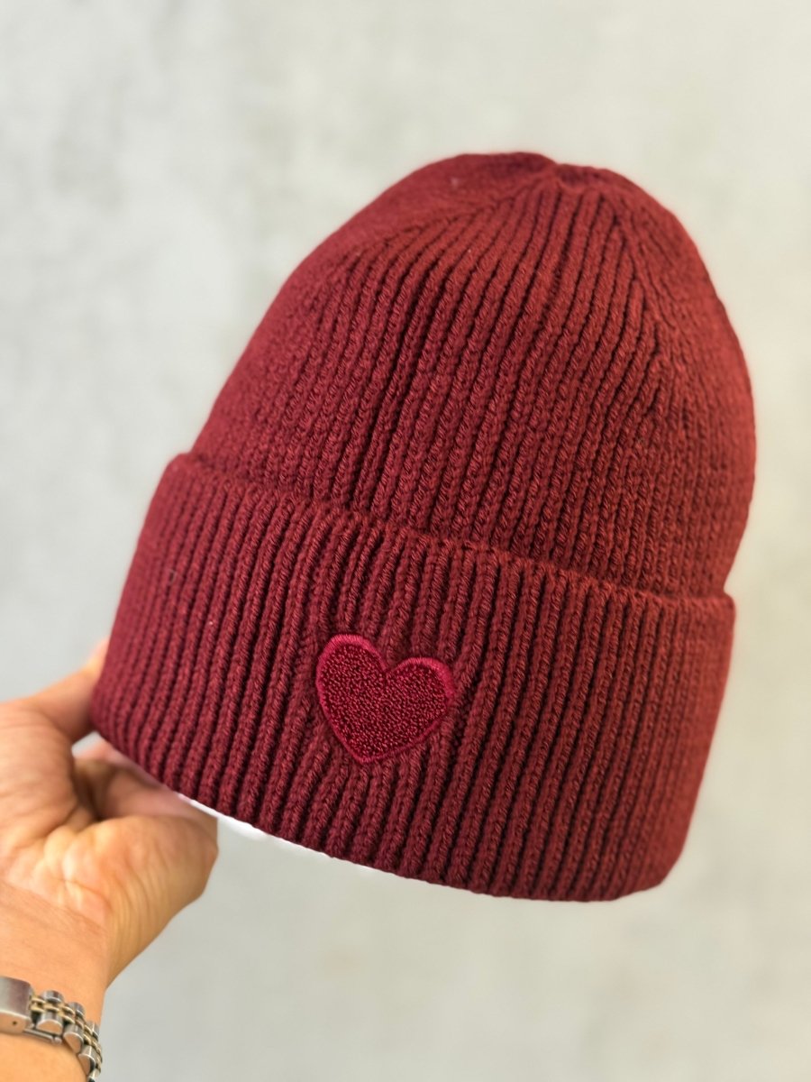 Beanie bordeaux mit Herz - I - Wear Mode GmbH