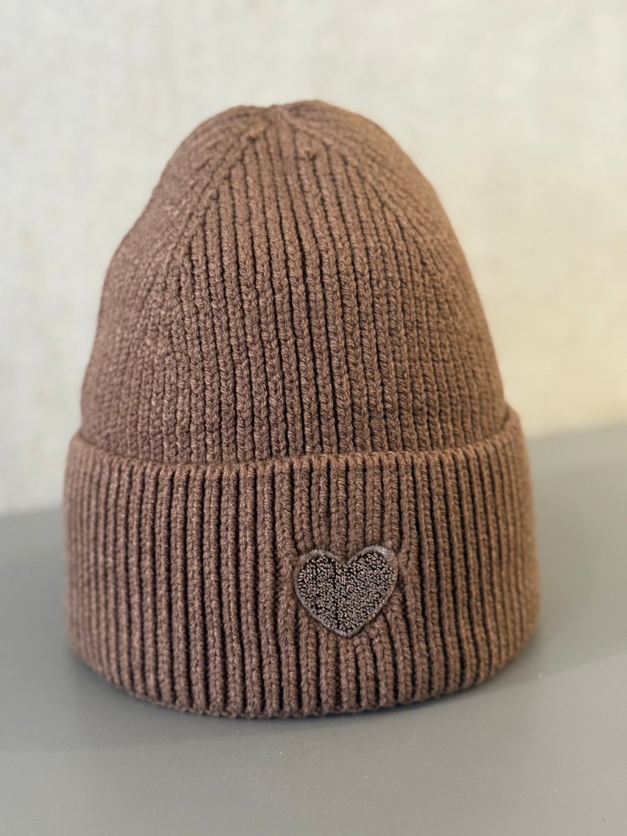 Beanie schoko mit Herz - I - Wear Mode GmbH