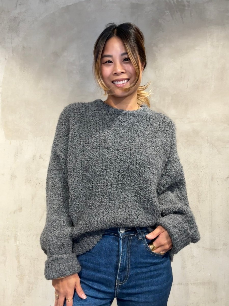 Kurzer Bouclé Pullover dark grey - I - Wear Mode GmbH