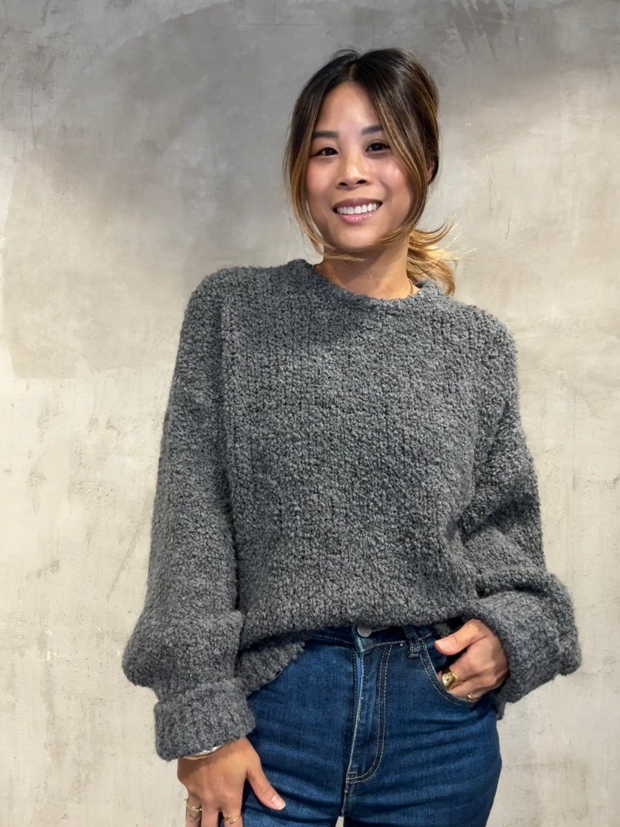 Kurzer Bouclé Pullover dark grey - I - Wear Mode GmbH