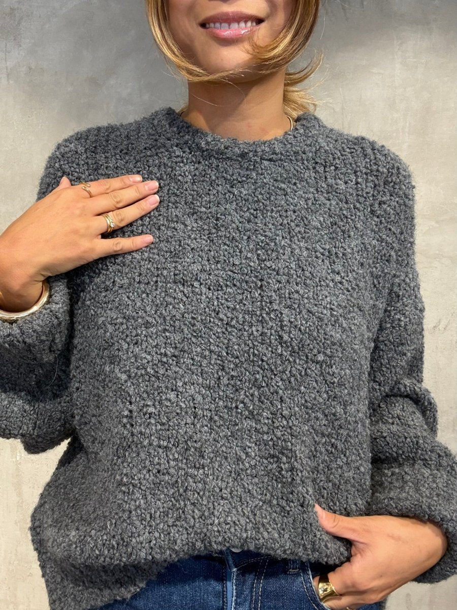 Kurzer Bouclé Pullover dark grey - I - Wear Mode GmbH